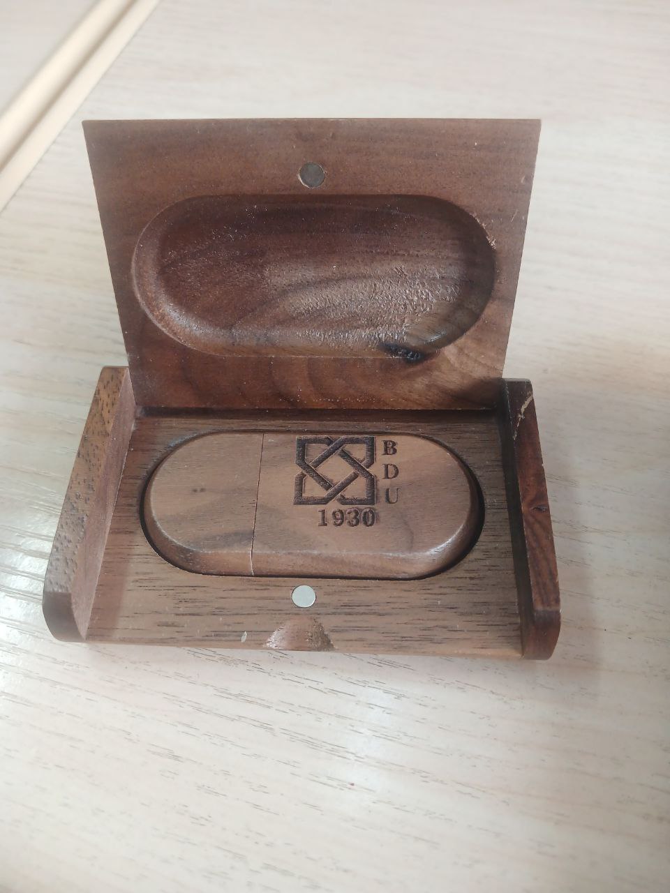 Коробочка дерево с USB флеш-накопителем 64 ГБ для гравировки, темное дерево